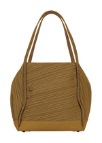 BIAS PLEATS BAG、バッグ&財布_ハンドバッグ、カーキ
