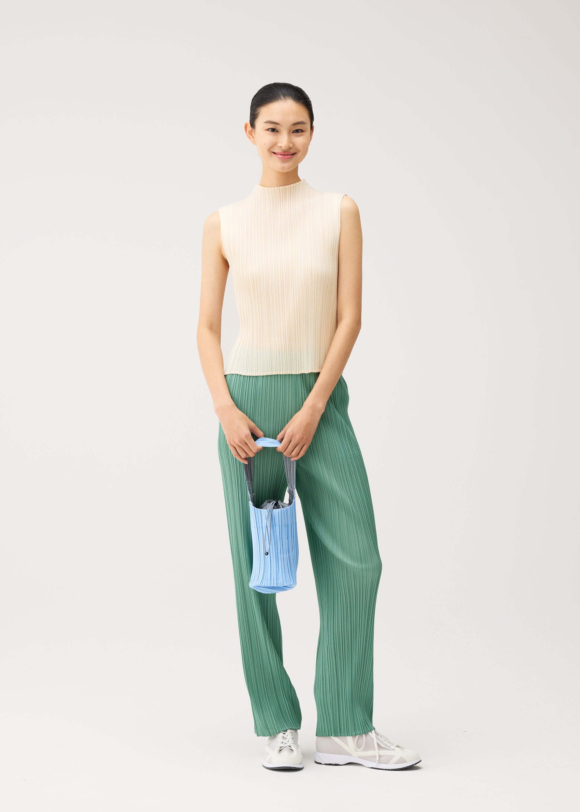 PLEATS SWAN BAG、バッグ&財布_ハンドバッグ、着用画像1